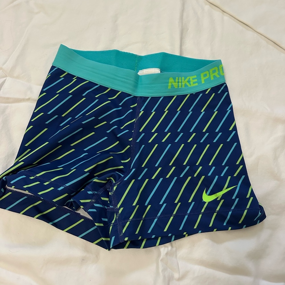 Nike pros size small